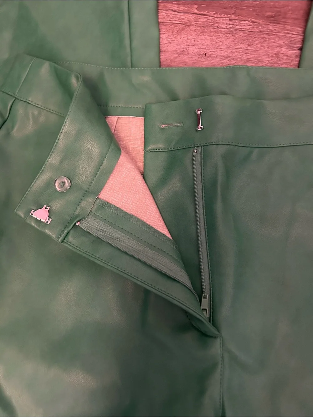 Bagatelle Collection Green Faux Leather Wide-Leg Crop‎ Pants Zip 4